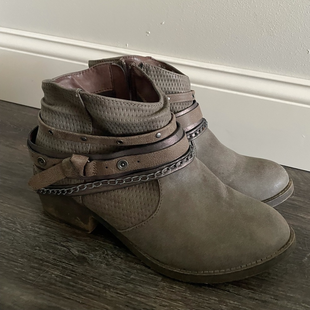 Tan/gray short boots